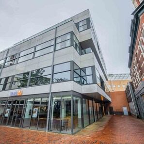 Apartment | Iron/ironing board - Studio Serviced Apartments With City View (Hilversum)