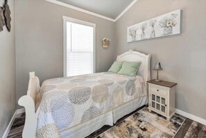 2 bedrooms, iron/ironing board, WiFi, bed sheets