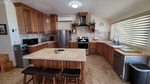 House, Accessible - Casa Evita 4 Bedroom Beachfront Home (Puerto Peñasco)