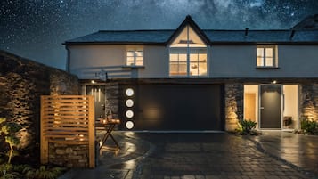 House | 2 bedrooms, desk, iron/ironing board, Internet