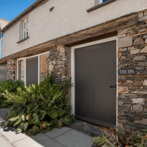 House | 2 bedrooms, desk, iron/ironing board, Internet - Wharton House Mews in Cartmel Lake District (Grange-over-Sands)