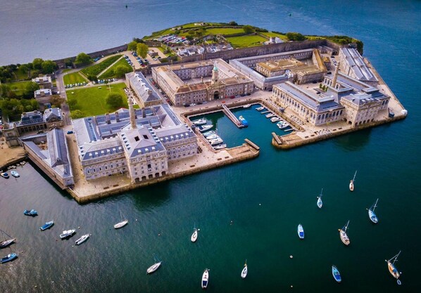 2 bedrooms, desk, iron/ironing board, Internet - Two-bedroom Apartment at Royal William Yard (Plymouth)