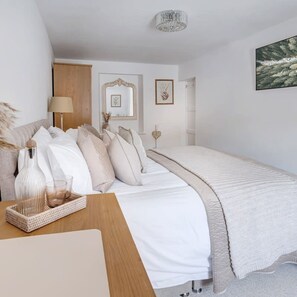 House | 3 bedrooms, desk, iron/ironing board, Internet - Wharton Cottage Lake District Retreat (Grange-over-Sands)