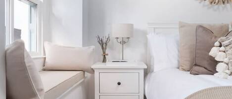 3 bedrooms, desk, iron/ironing board, Internet