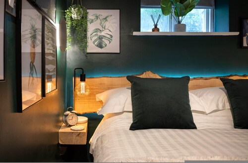 Eden Escape - Comfy Apartment Quiet Neighbourhood