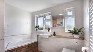 House | 1 bedroom, desk, iron/ironing board, Internet - Scar View - Getaway for Two (Kendal)