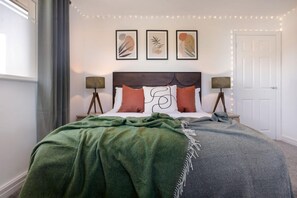 1 bedroom, desk, iron/ironing board, Internet - Scar View - Getaway for Two (Kendal)