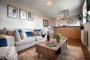 Hus | 1 soverom, skrivebord, strykejern/-brett og internett