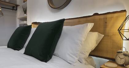 Windermere Central Hotel - Room 6