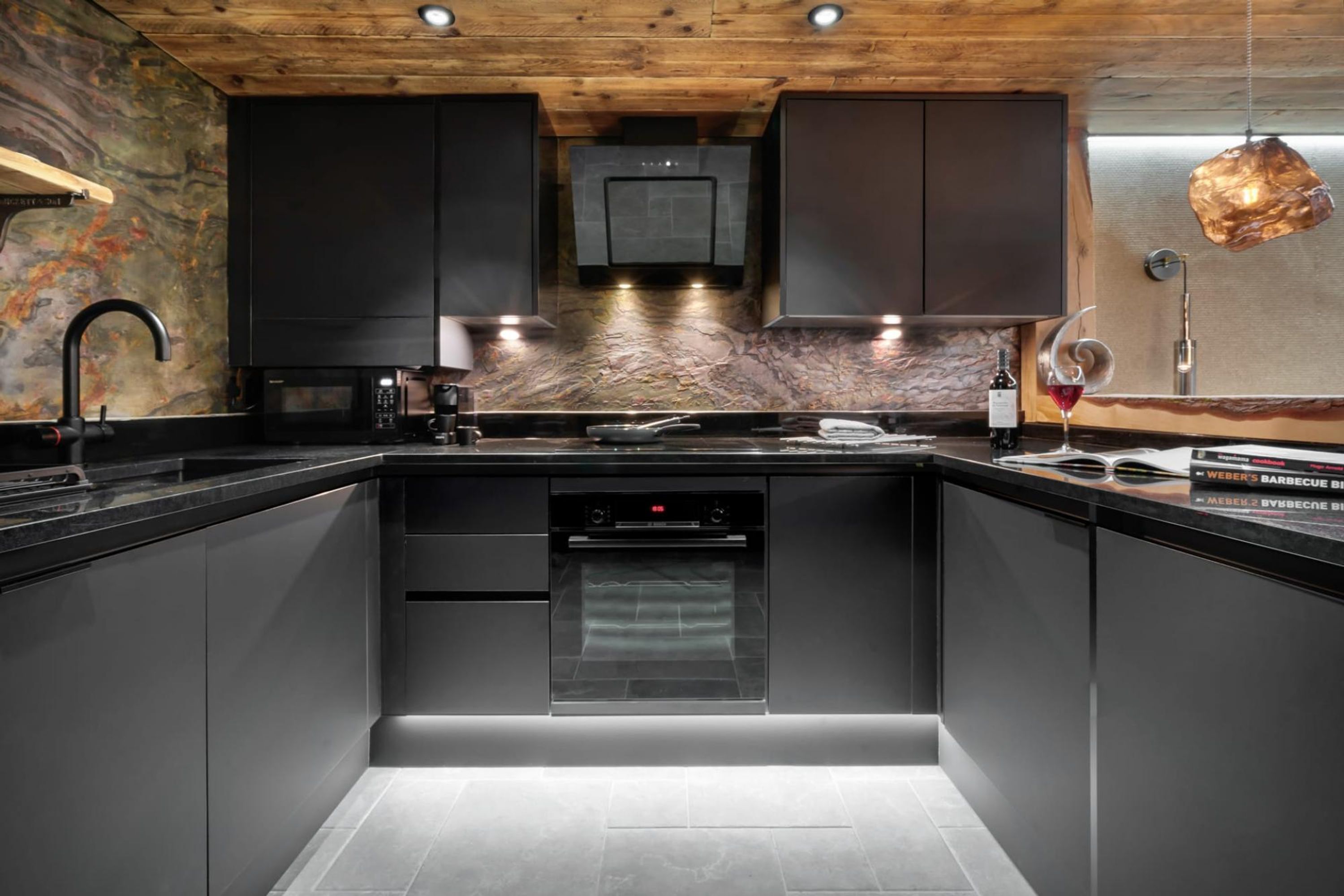 House | Private kitchen | Fridge, stovetop, electric kettle, toaster