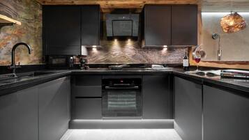 House | Private kitchen | Fridge, stovetop, electric kettle, toaster