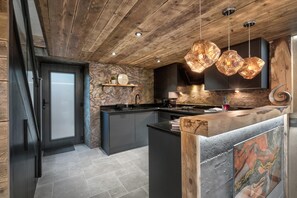 Casa | 1 dormitorio, escritorio, tabla de planchar con plancha y Internet