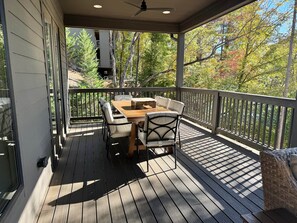 تناول الطعام بالخارج