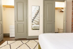 Apartment | 1 bedroom - Stylish and new 1 BR Loft Apartment Right Downtown (Roanoke)