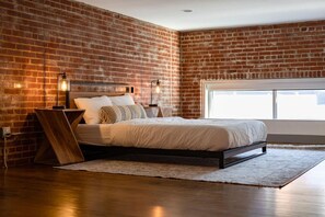 Apartment | 2 bedrooms - Stunning 2 BR Loft Smack in the Heart of Downtown (Roanoke)