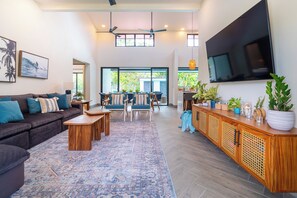 Smart TV - NEW Luxury Home Steps from a Premier Beach (Uvita)