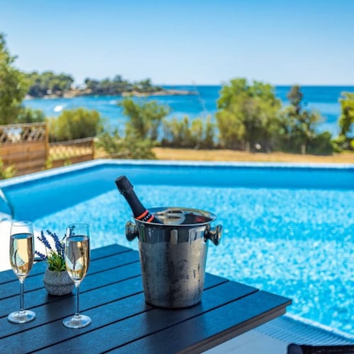 Villa Lavanda - Seaside Luxury Villa for 8 Guests