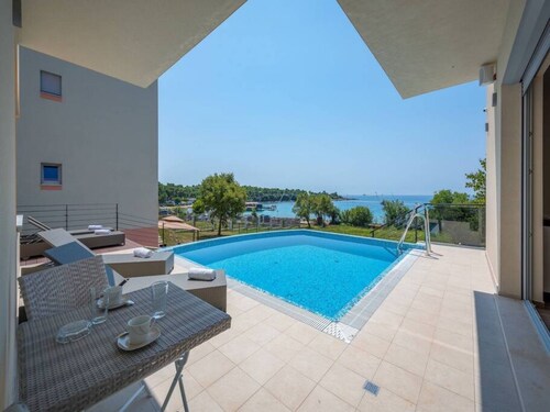 Villa Cedar - Fully Equipped Villa With 4 big Rooms for 8 Guests and a Seaview