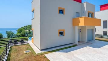 Vila, Boleh Merokok | 3 kamar tidur, meja kerja, dan kedap suara