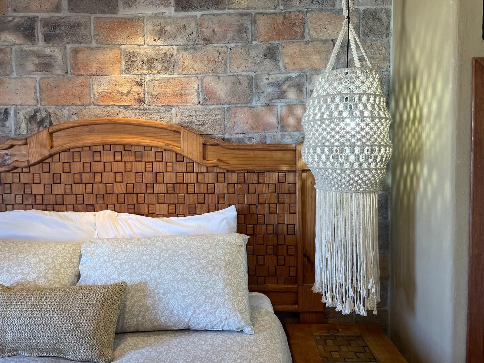 Condo de diseñador | Decoración personalizada, muebles diferentes y cortinas blackout 