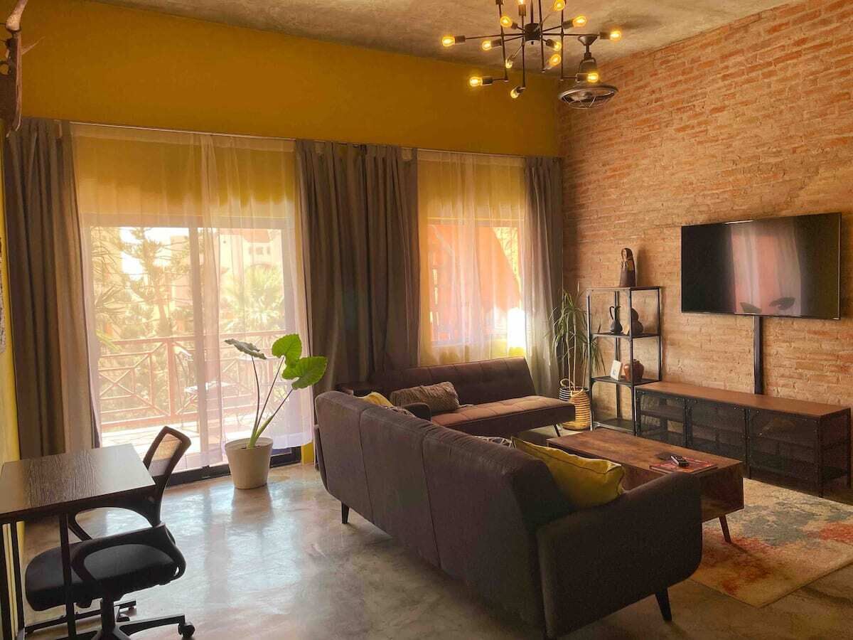 Penthouse | Área de sala de estar | Televisión de pantalla plana, Netflix y servicios de streaming 