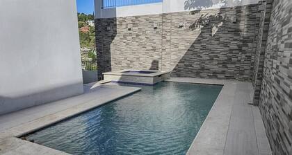 Jacuzzi Loft and Pool Glencoe Townhome