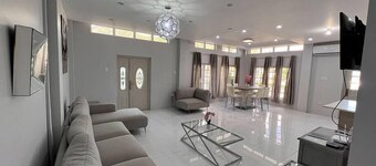 Jacuzzi Loft and Pool Glencoe Townhome