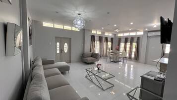 公寓 | 3 間臥室、網路服務