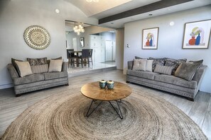 3 bedrooms, Internet - Pool and Jacuzzi Vacation Home (Diego Martin)