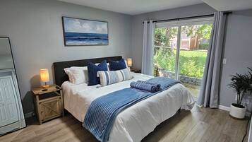 2 bedrooms, desk, iron/ironing board, travel crib