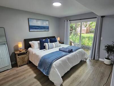 Cozy Home Near DOWNTOWN w/ HOT TUB, Fire Pit, Bikes, King Bed, and Full Kitchen