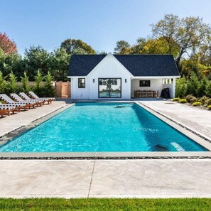 House | 6 bedrooms, Internet - Sandpoint by Rove Travel Modern 5BR w Pool (Shelter Island)