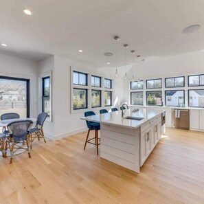 6 bedrooms, Internet - Sandpoint by Rove Travel Modern 5BR w Pool (Shelter Island)