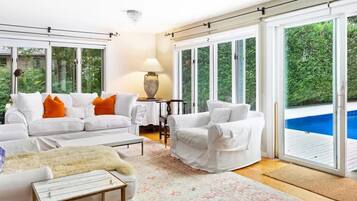 House | 5 bedrooms, Internet