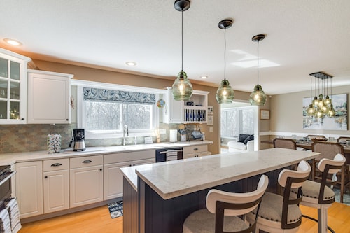 Rock Island Home w/ Private Yard & Fire Pit Table!