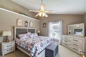 3 bedrooms, desk, iron/ironing board, Internet