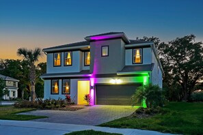 Exterior - Stunning 12bdr/11.5bath Villa, Theater,Private heated Pool/Spa,15 Mins to Disney (Kissimmee)