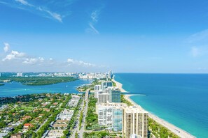 Room - ONE Bedroom Apartment (Miami Beach)