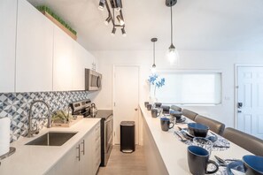Room - ONE Bedroom Apartment (Miami Beach)