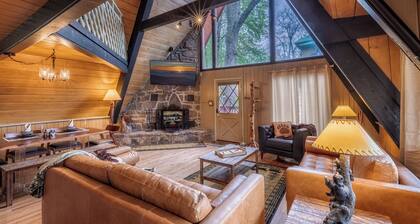 Gatlinburg Cabin W/ ⛰Breathtaking Views⛰, Hot Tub, Sauna, 10 min to downtown