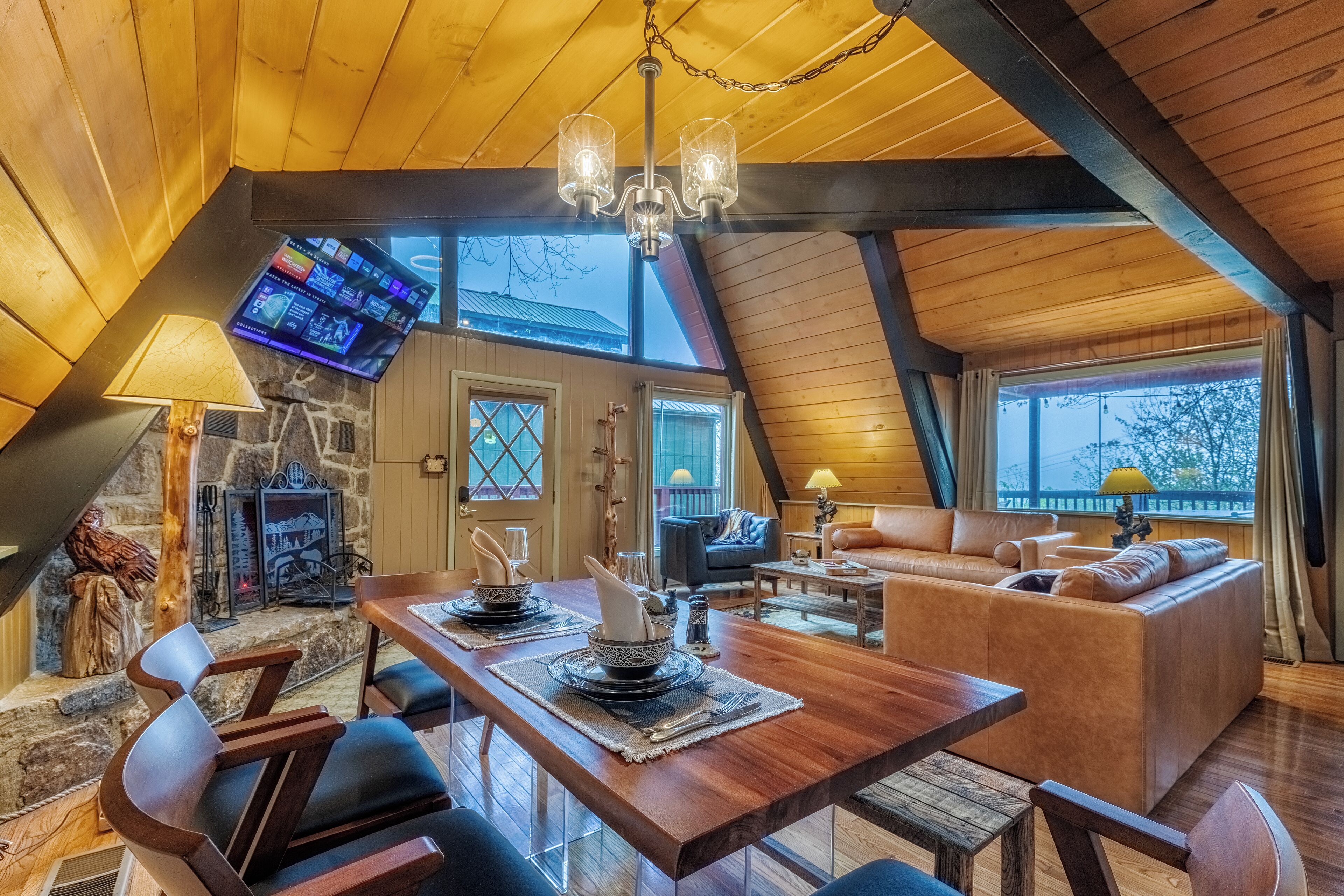 Smart-TV, Kamin, Bücher