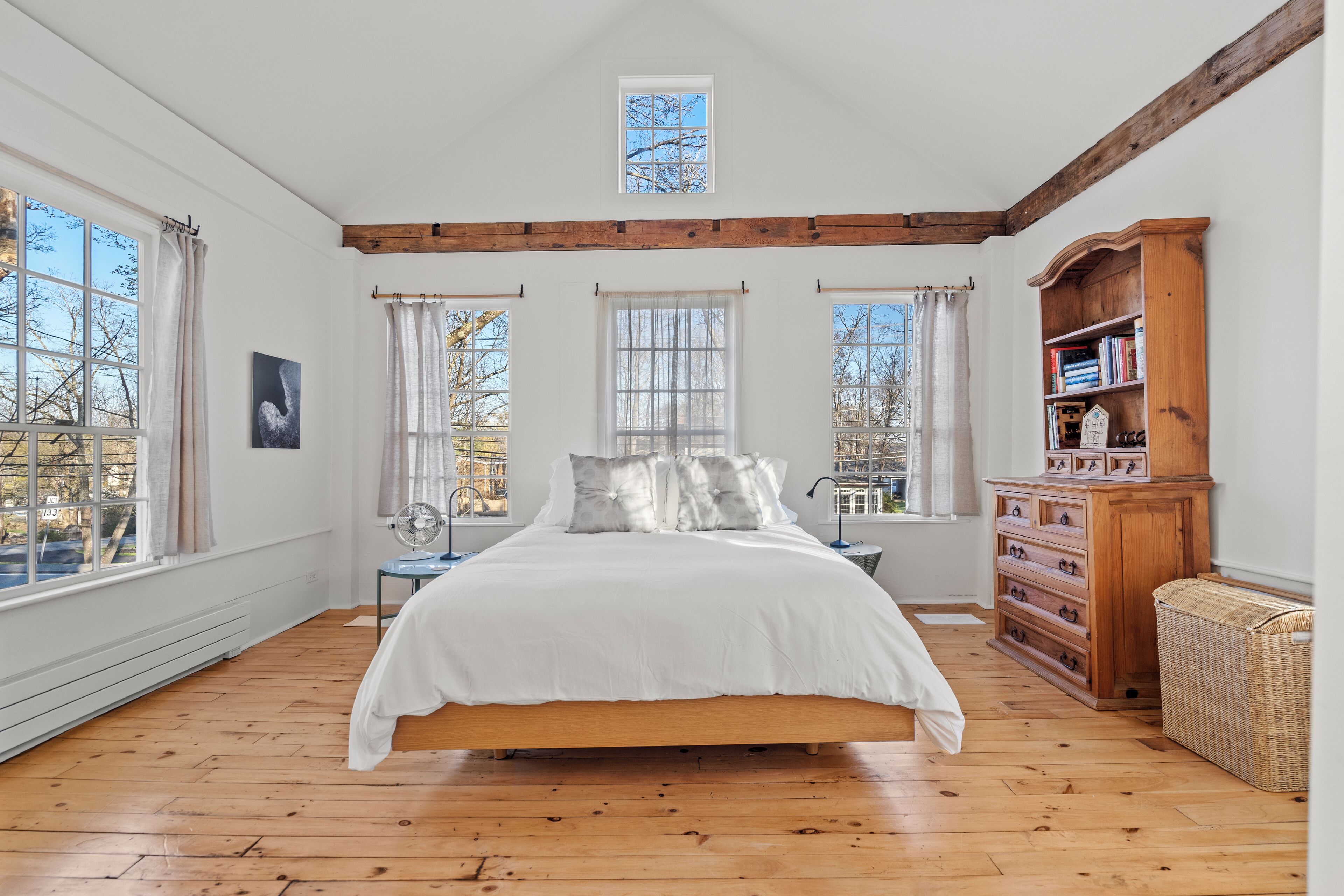 1 habitación, tabla de planchar con plancha, internet y ropa de cama 