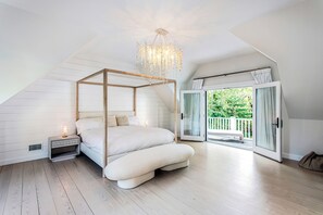 3 bedrooms, iron/ironing board, travel cot, WiFi