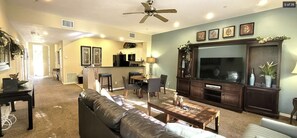 Living area - Academy Resort Lodge of IMG Academy for rent  (Bradenton)