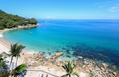 Breathtaking Ocean Views Quiet Penthouse