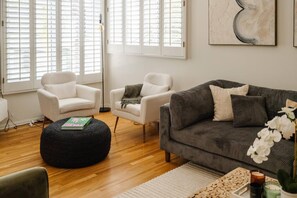 2 habitaciones, tabla de planchar con plancha y acceso a internet 