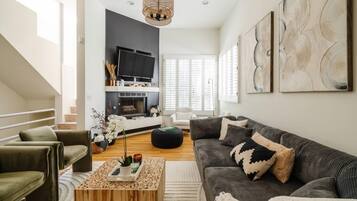 House | 2 bedrooms, iron/ironing board, Internet