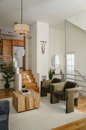 House | 2 bedrooms, iron/ironing board, Internet - Hollywood Hills Sunset Strip Home w Hottub (Los Angeles)