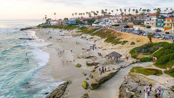 Huoneisto | 2 makuuhuonetta, silitysrauta/-lauta, internet