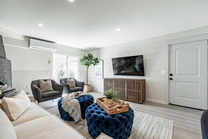 Apartment | 2 bedrooms, iron/ironing board, Internet